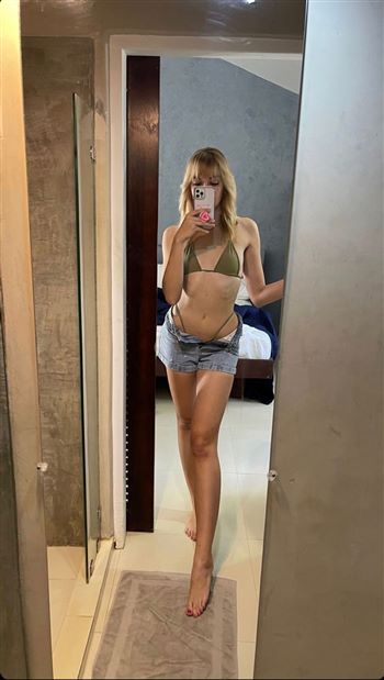 Mee A, escort in Slavonski Brod id 1946